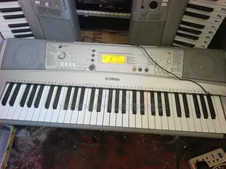 Yamaha PSR E313