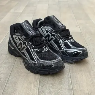 New Balance 740 Black Silver