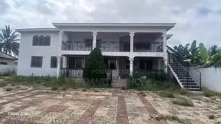 7bdrm House in Oyarifa Ghana Flag for sale