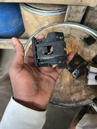 Nissan Fuel and Bonnet Opener