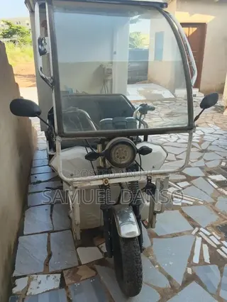 New Tricycle 2022 White