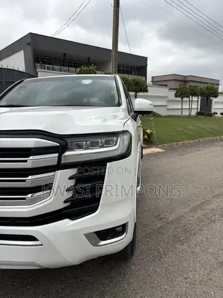 Toyota Land Cruiser 2017 White
