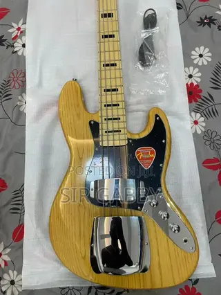 Fender Jazz (Active)