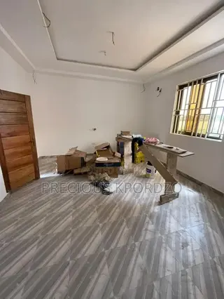 1bdrm Room & Parlour in Commandos Adenta for rent