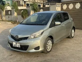 Toyota Vitz 1.3 FWD 5dr 2012 Pearl