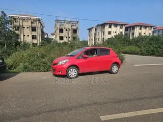 Toyota Vitz 1.3 AWD 5dr 2011 Red