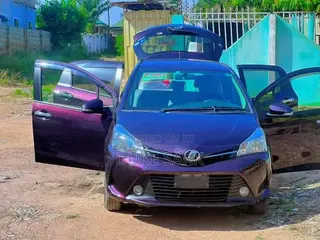 Toyota Vitz 1.5 FWD 5dr 2015 Black