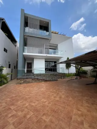 5bdrm Duplex in A&C Mall Area, East Legon for rent