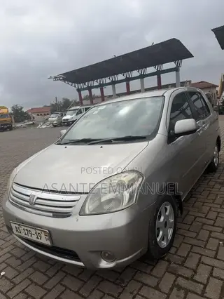 Toyota Raum 1.5 FWD 2010 Silver
