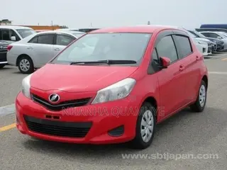 Toyota Vitz 1.0 FWD 3dr 2013 Red
