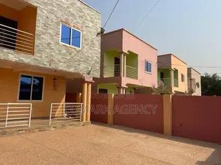 3bdrm House in Ashongman Estate, Police Station for sale