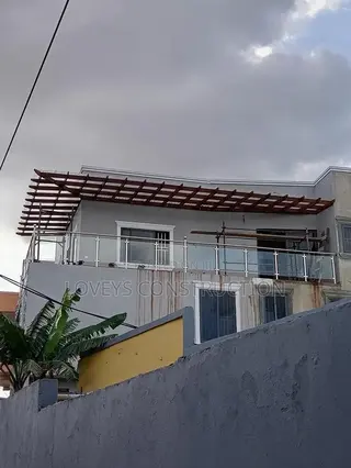 Lovey's Pergola