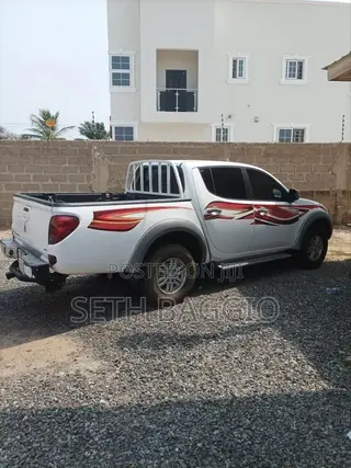 Mitsubishi L200 Double Cab 2.5 180hp 4WD 2014 White