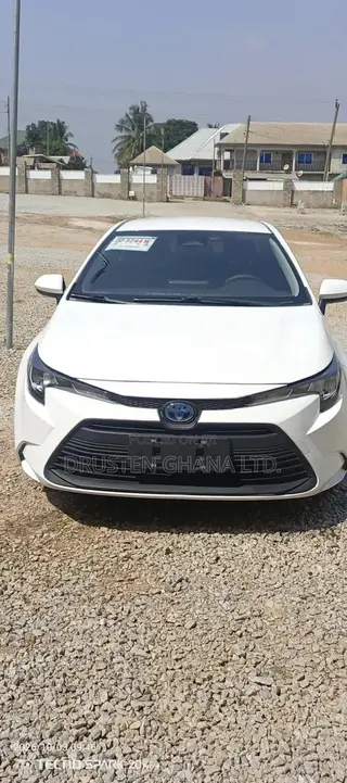 Toyota Corolla Hybrid 2023 White