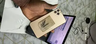 Apple iPhone 11 Pro Max 64 GB Gold