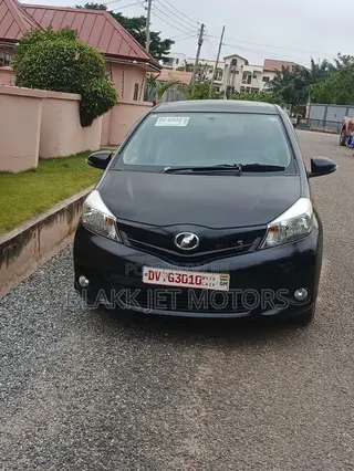 Toyota Vitz 1.3 AWD 5dr 2012 Black