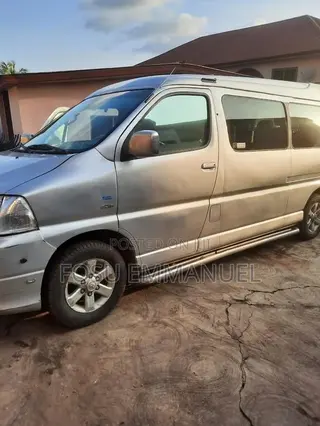Toyota HiAce 2010 Silver