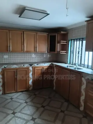 3bdrm Apartment in Old Barrier Kasoa for rent