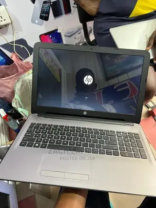 Laptop HP 8GB AMD A6 HDD+SSD 128GB
