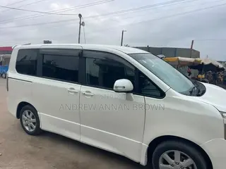 Toyota Voxy 2010 White