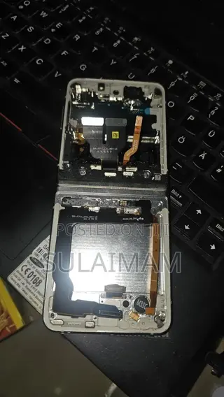 Samsung Galaxy Z Flip 4 Screen