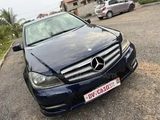 Mercedes-Benz C250 2014 Blue
