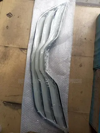 Toyota Camry 2010 Top Grille LE