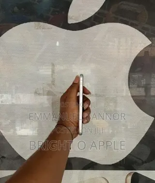 Apple iPhone XR 64 GB White