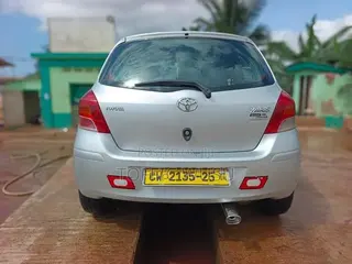 Toyota Yaris 2010 Silver