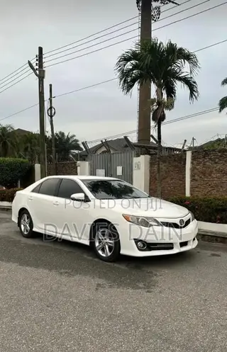 Toyota Camry SE 4dr Sedan (2.5L 4cyl 6A) 2014 White