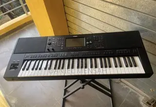 YAMAHA PSR Sx 700