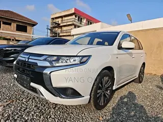 Mitsubishi Outlander 2021 White