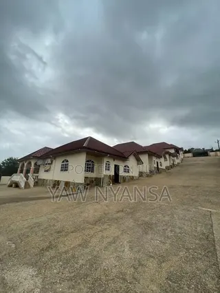 3bdrm Bungalow in Bn Estate, Old Ashomang for rent