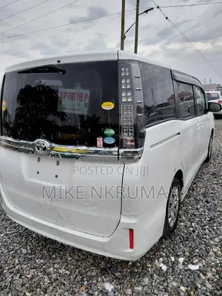 Toyota Voxy SV Premium 2014 White