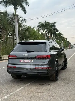 Audi Q7 Premium 2021 Gray
