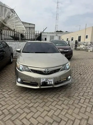 Toyota Camry XLE 4dr Sedan w/Prod. End 11/13 (3.5L 6cyl 6A) 2014 Gold