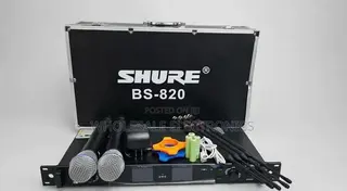 Shure BS-820 Wireless Microphone System With a Flight Case