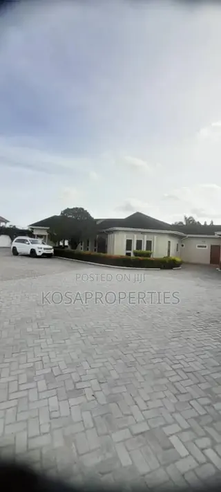 8bdrm House in East Legon for rent