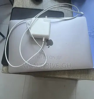 Laptop Apple MacBook Pro 2017 16GB Intel Core i7 SSD 256GB