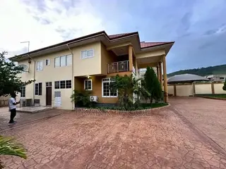 5bdrm House in Danfa for sale