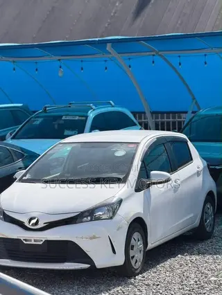 Toyota Vitz 2015 White
