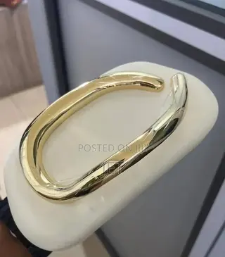 Gold Twist Bangle • Premium Quality