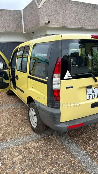 Fiat Doblo 2010 Yellow