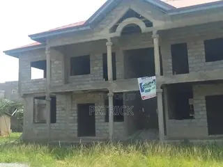 8bdrm Apartment in Amasaman for sale