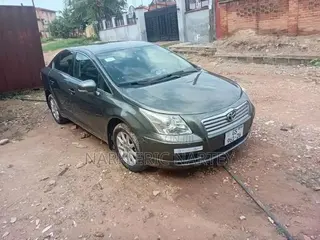 Toyota Avensis 2011 Green