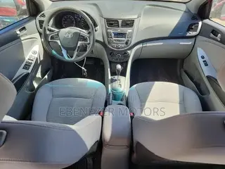Hyundai Elantra SE Sedan FWD (1.8L 4cyl 6A) 2016 Red