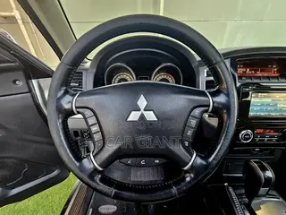 Mitsubishi Pajero 2022 Silver