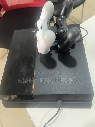 Ps4 Standard 500gb With 4 Games and 2 Pads