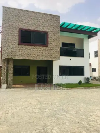 4bdrm Townhouse / Terrace in Adjiringanor, Otano for rent