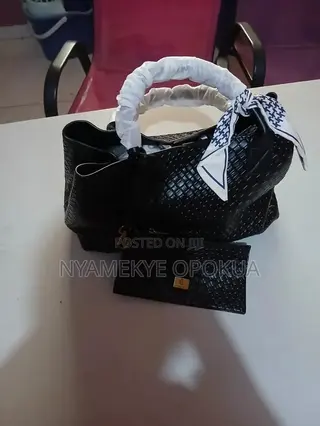 Stylish Black Woven Handbag Featuring a Gold Tone Hardware